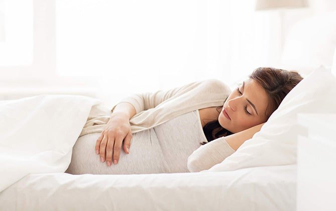 Nghỉ ngơi trên giường khi mang thai có thực sự hữu ích?