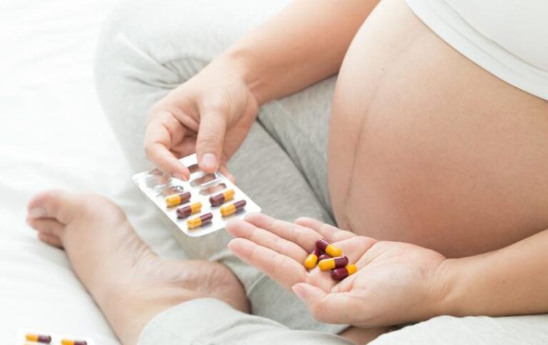 Mẹ uống thuốc giảm đau có ảnh hưởng đến thai nhi không?