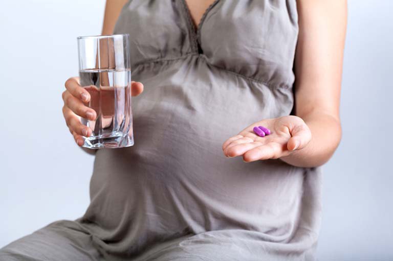 Có nên sử dụng thuốc khi mang thai hay không?