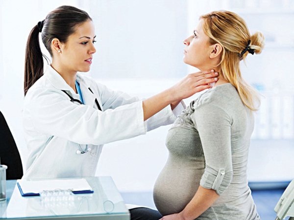 Tại sao phụ nữ mang thai dễ bị bệnh lý tuyến giáp?