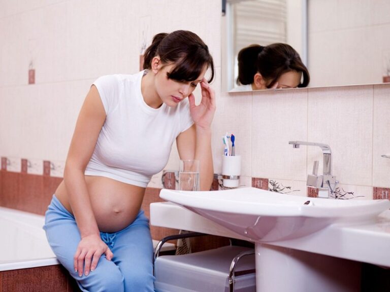 Vì sao phụ nữ mang thai hay bị viêm đường tiết niệu?