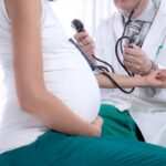Tụt huyết áp khi mang thai: Nguyên nhân và cách khắc phục