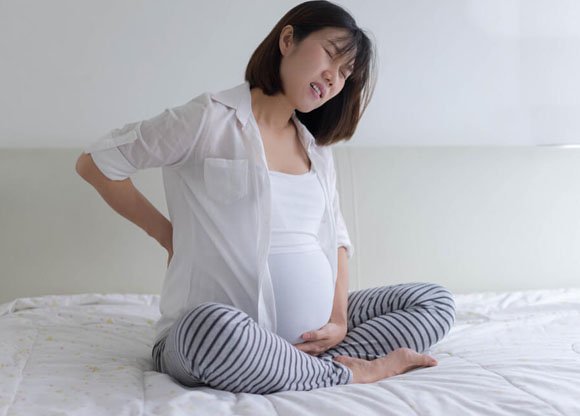 Đau lưng khi mang thai: 7 lời khuyên để giảm đau