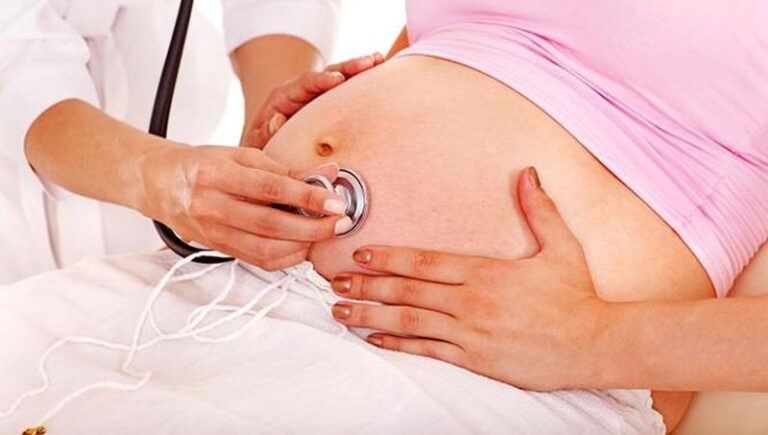 Mẹ mang nhóm máu Rh-, vì sao nguy hiểm cho thai nhi?