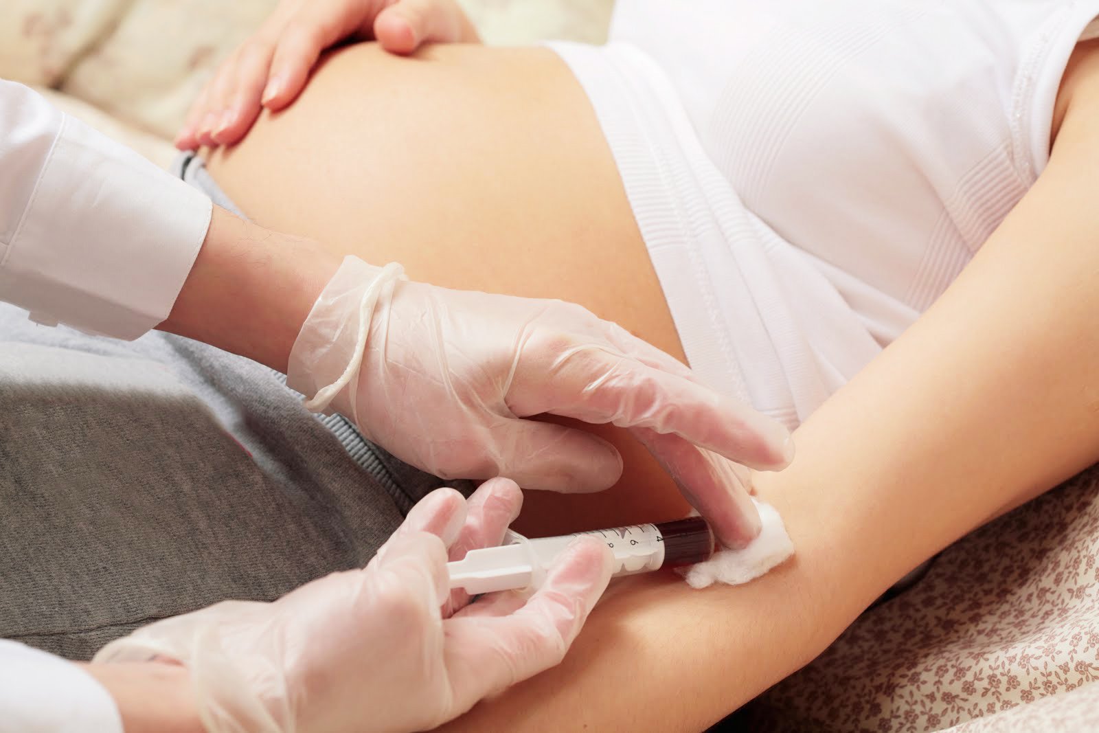 Những xét nghiệm bệnh lây qua đường tình dục được thực hiện ở phụ nữ mang thai