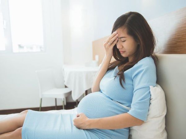 Đau đầu kéo dài khi mang thai: Những điều cần biết