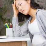 Lý do khiến bạn đau đầu khi mang thai