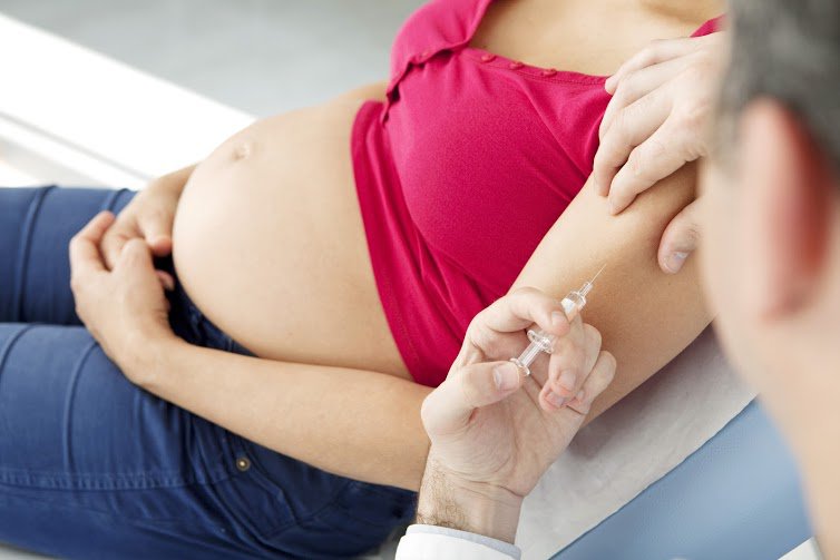 Hỏi đáp: Phụ nữ mang thai có được tiêm vắc-xin phòng ngừa cúm không?