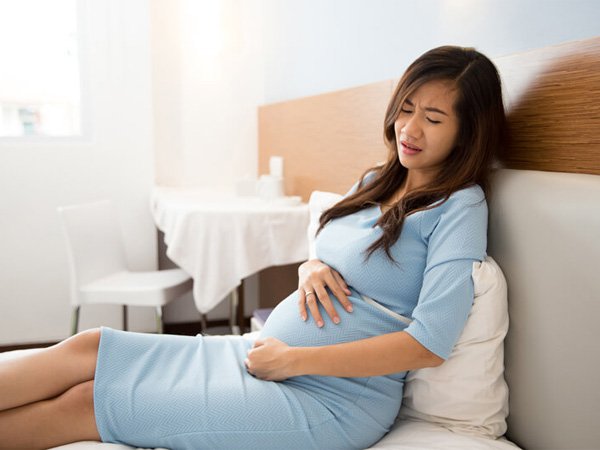 Đau quặn vùng thượng vị khi mang thai có phải do viêm đại tràng tái phát?