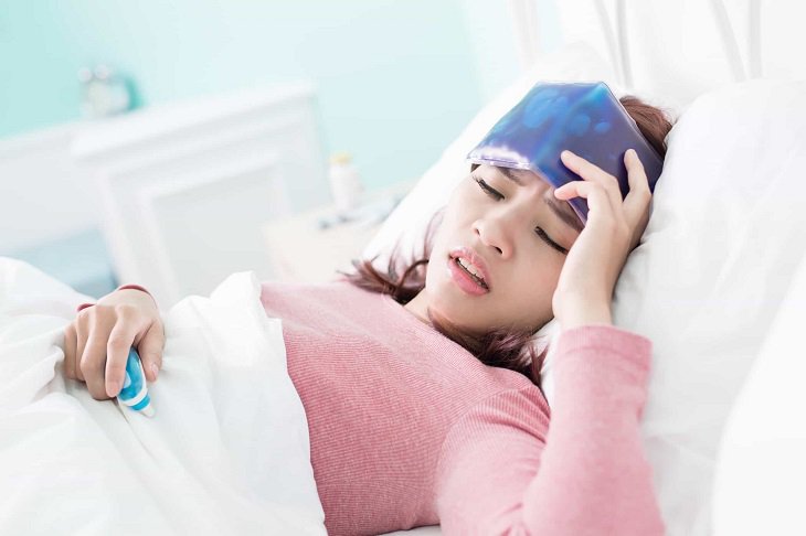 Đau đầu kèm sốt khi mang thai 3 tháng có phải cúm không?