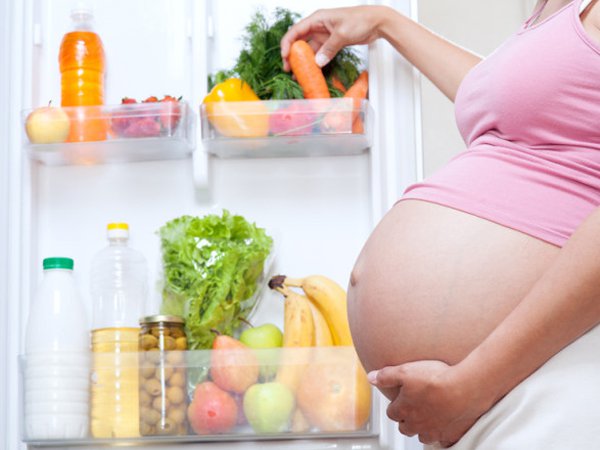 Mang thai bị u xơ tử cung nên và không nên ăn những gì?