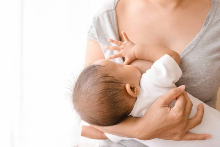 Có nên tiếp tục cho con bú sữa mẹ khi đang mang thai không?