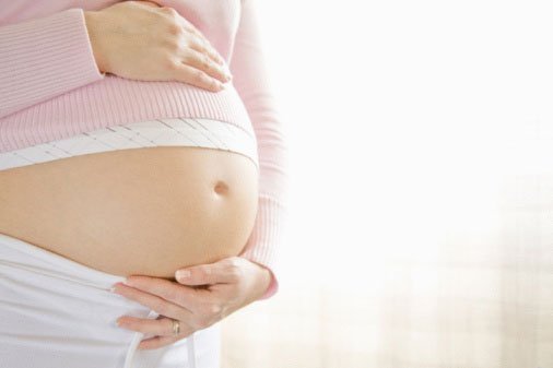 Mang thai 27 tuần bị tụt tử cung có sao không?