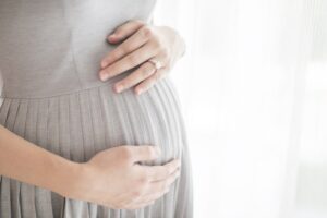 Mắc u nang thành âm đạo khi đang mang thai có sinh nở được không?