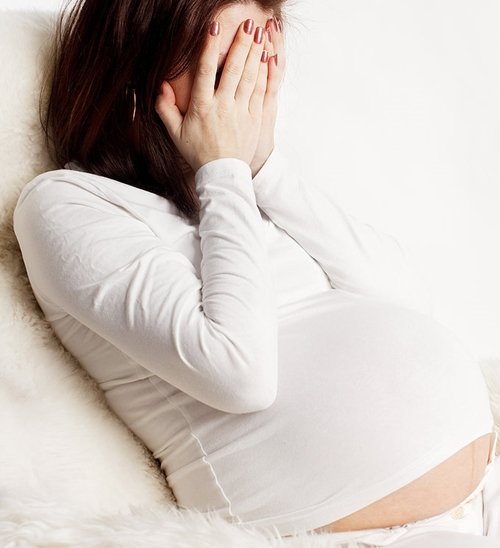 Mang thai 10 tuần bị herpes môi có ảnh hưởng đến thai nhi không?