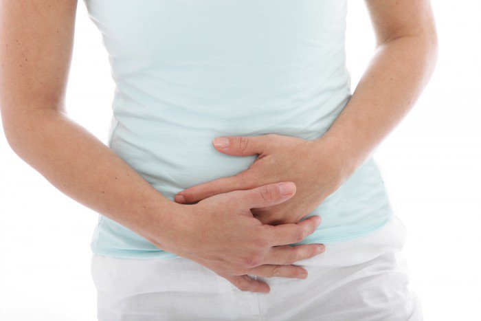 Ra máu kèm đau bụng dưới sau sinh 3 tháng có phải có thai không?