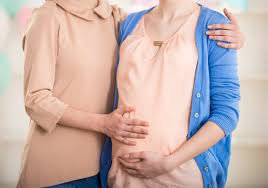 Dị tật không có tử cung, buồng trứng bình thường muốn sinh con sử dụng phương pháp mang thai hộ nào?