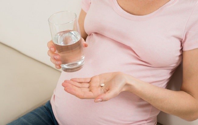 Bà bầu mang thai 4 tháng uống thuốc Elevit và Prenatal multi DHA có được không?