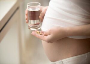 Mang thai 16 tuần bị thiếu máu có nên bổ sung sắt 2 viên/ngày không?