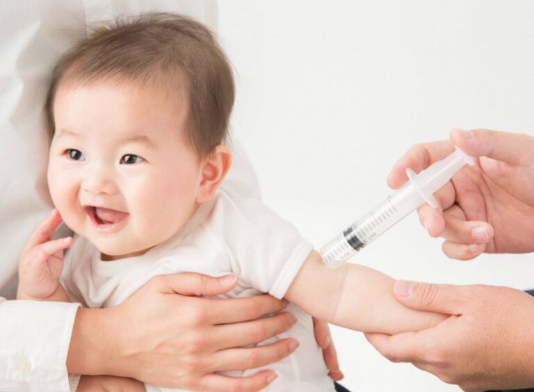 Trẻ sơ sinh từ mẹ nhiễm viêm gan B đã được tiêm ngừa có nguy cơ lây nhiễm không?