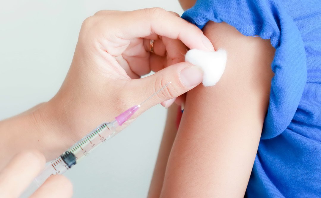 Mang thai lần 2 có cần tiêm nhắc lại vắc-xin sởi quai bị rubella không và sau bao lâu tiêm vắc-xin cúm có thể mang bầu?